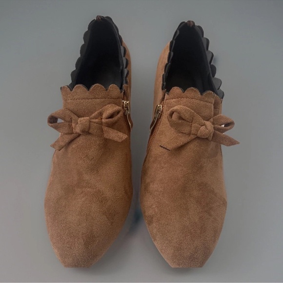 Suede Ankle Boots Tan Brown Bows Side Zipper Size 7 Scalloped Boho - Picture 1 of 7